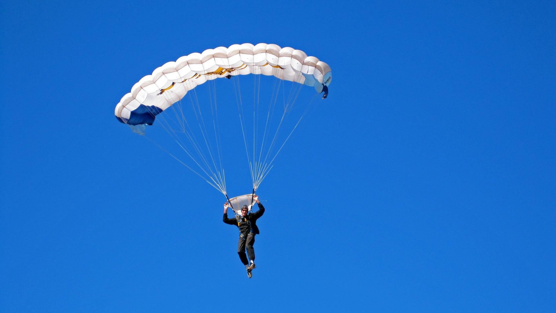 图卢兹整体阵型保持紧凑封锁突破路线，图卢兹战役