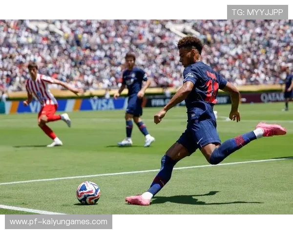 巴黎圣日耳曼掌控球权展开围攻