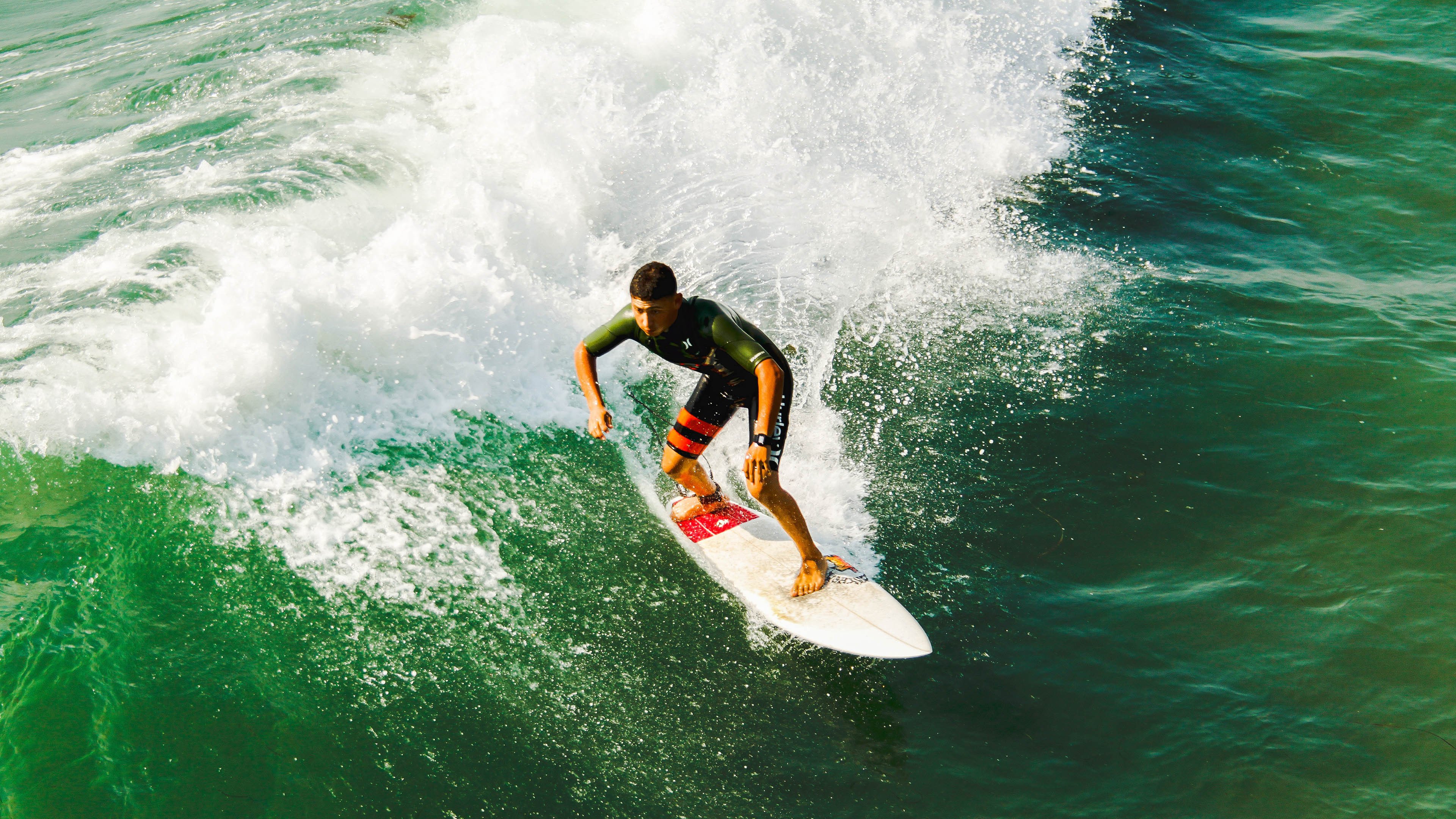 “沙滩赛场再度开战,手球与合球带来极限对抗”